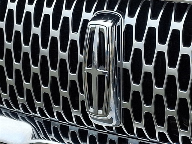 Thumbnail: 2022 Lincoln Nautilus - 32