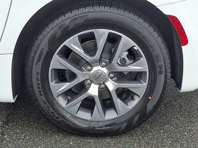 Thumbnail: 2024 Chrysler Pacifica - 8