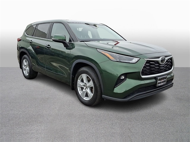Thumbnail: 2023 Toyota Highlander - 3