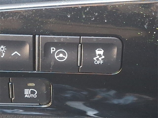 Thumbnail: 2019 Toyota Prius - 26