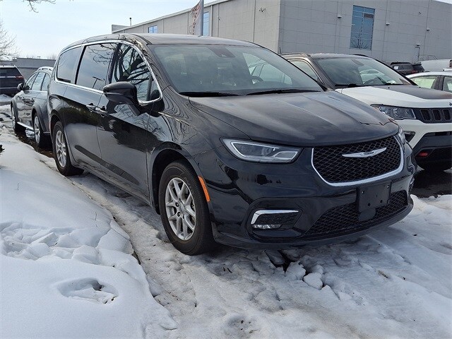 Thumbnail: 2025 Chrysler Pacifica - 3