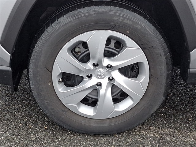 Thumbnail: 2021 Toyota RAV4 - 8