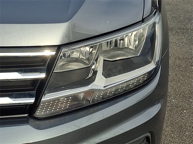 Thumbnail: 2018 Volkswagen Tiguan - 9