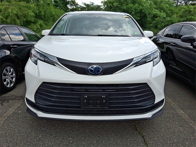 2021 Toyota Sienna LE 2