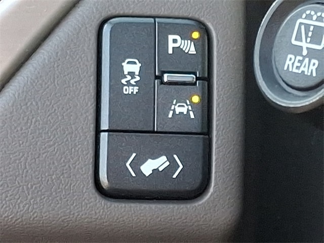 Thumbnail: 2017 GMC Yukon - 31