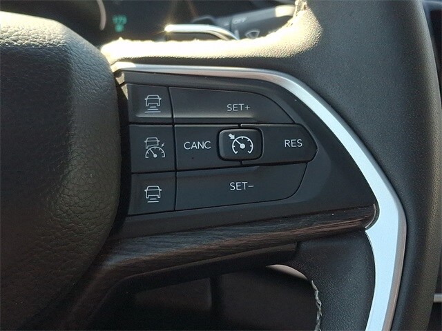 Thumbnail: 2024 Jeep Grand Cherokee - 22