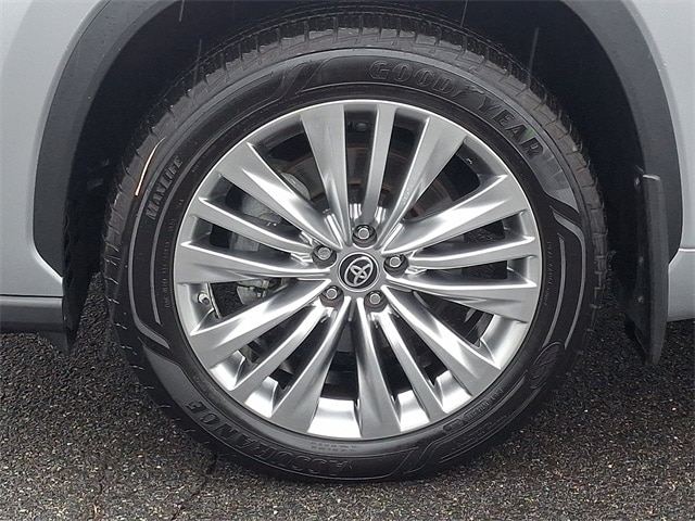 Thumbnail: 2024 Toyota Highlander - 8