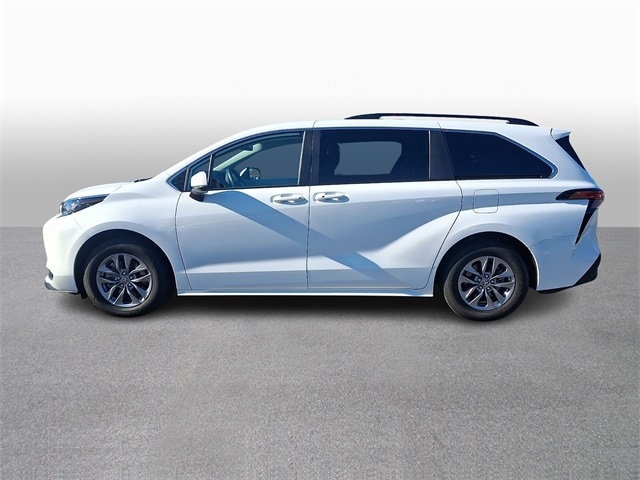 Thumbnail: 2022 Toyota Sienna - 7
