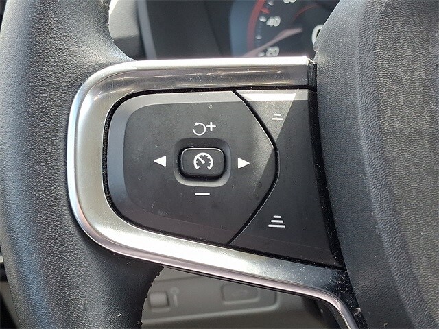 Thumbnail: 2021 Volvo XC40 - 20