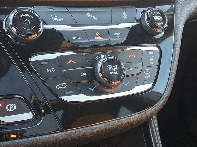 Thumbnail: 2021 Chrysler Pacifica - 16