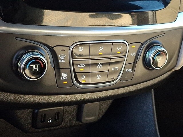 Thumbnail: 2023 Chevrolet Traverse - 16