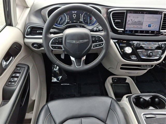 Thumbnail: 2024 Chrysler Pacifica - 12