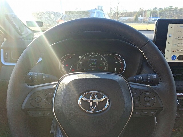 Thumbnail: 2025 Toyota RAV4 - 18