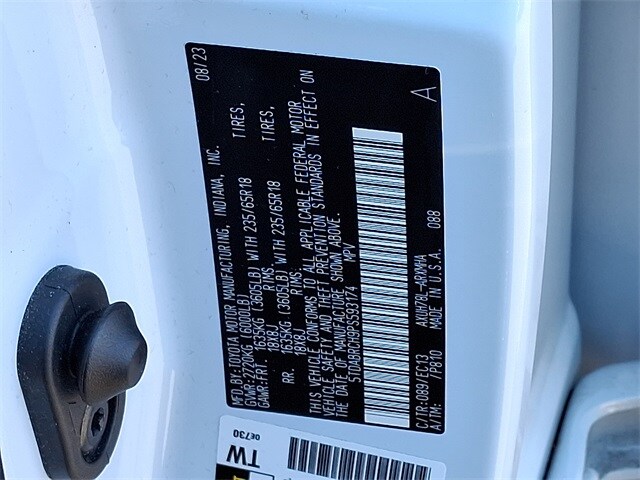 Thumbnail: 2023 Toyota Highlander - 30