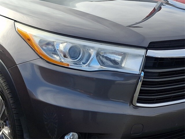 Thumbnail: 2014 Toyota Highlander - 4