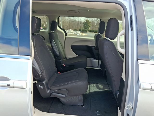 Thumbnail: 2023 Chrysler Voyager - 10