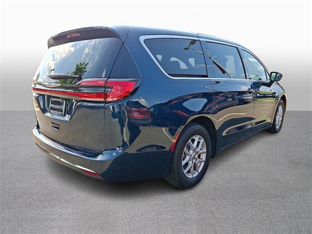Thumbnail: 2025 Chrysler Pacifica - 4
