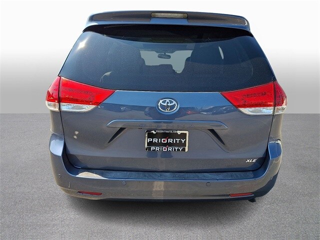 Thumbnail: 2014 Toyota Sienna - 4