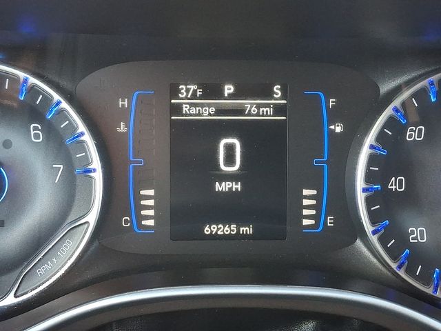 Thumbnail: 2023 Chrysler Voyager - 20