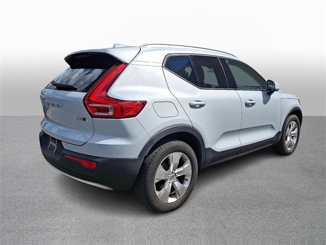 Thumbnail: 2021 Volvo XC40 - 4