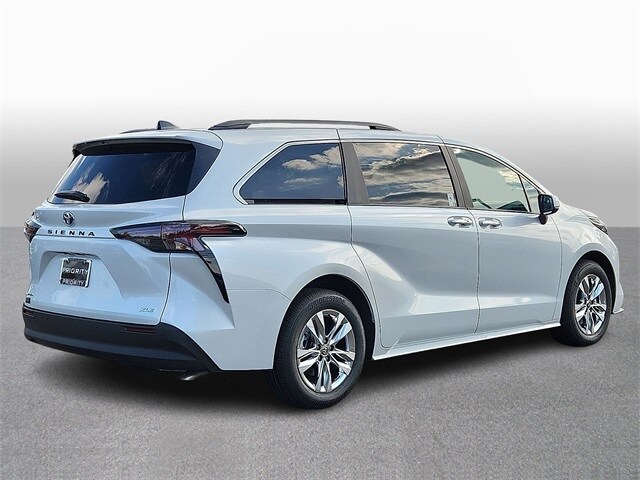 Thumbnail: 2025 Toyota Sienna - 4