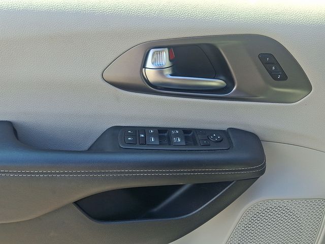 Thumbnail: 2023 Chrysler Pacifica - 13