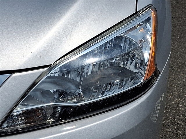 Thumbnail: 2015 Nissan Sentra - 9