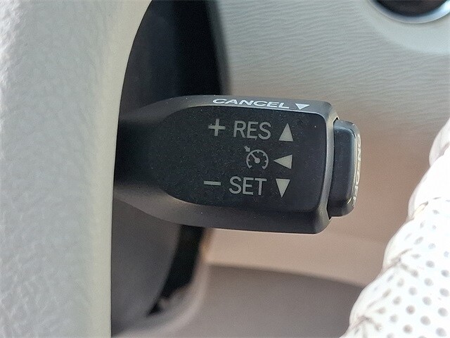 Thumbnail: 2014 Toyota Sienna - 21