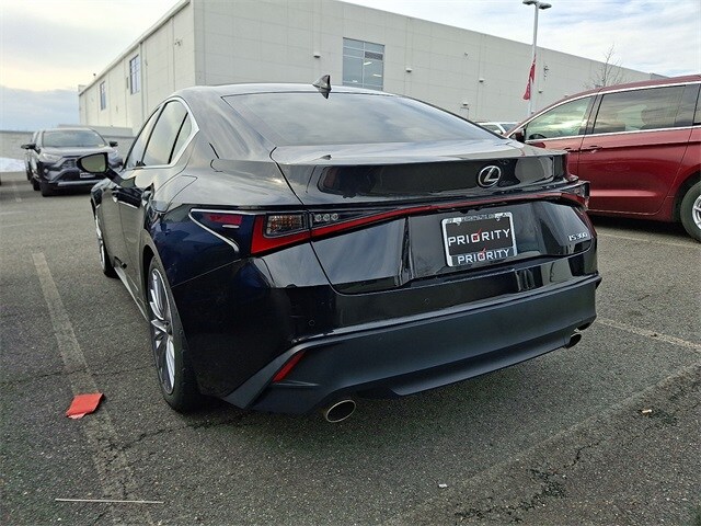 Thumbnail: 2022 Lexus IS - 9