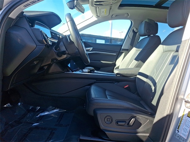 Thumbnail: 2022 Audi e-tron - 13