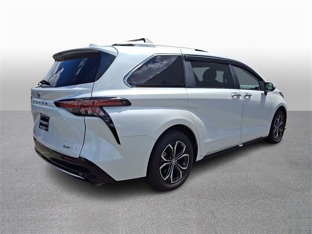 Thumbnail: 2025 Toyota Sienna - 4