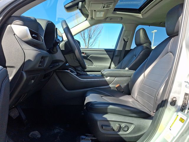 Thumbnail: 2024 Toyota Highlander - 14