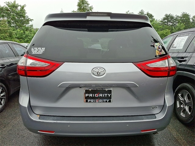 Thumbnail: 2018 Toyota Sienna - 7