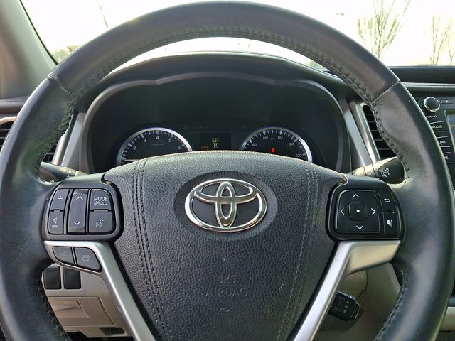 Thumbnail: 2016 Toyota Highlander - 21