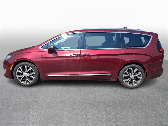 Thumbnail: 2017 Chrysler Pacifica - 7