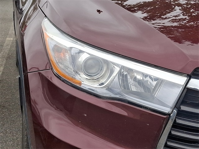 Thumbnail: 2016 Toyota Highlander - 4
