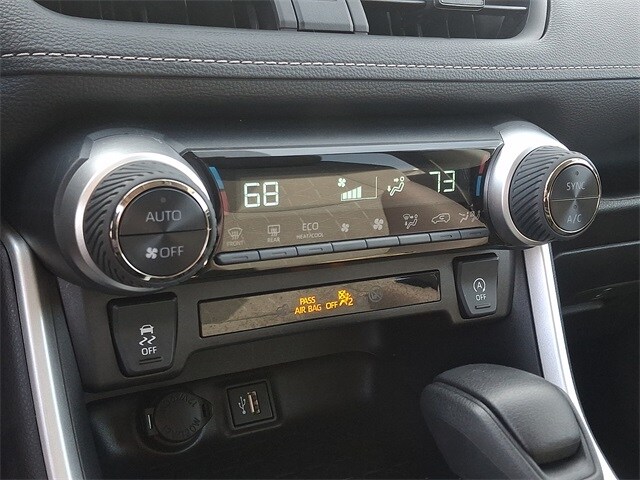 Thumbnail: 2025 Toyota RAV4 - 15