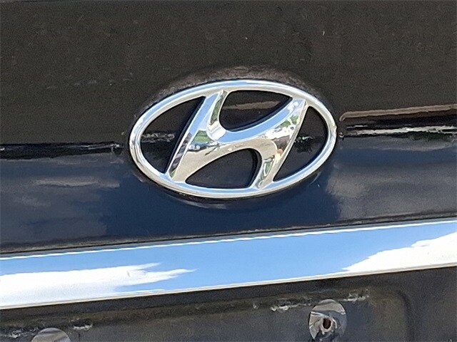 Thumbnail: 2011 Hyundai Sonata - 28