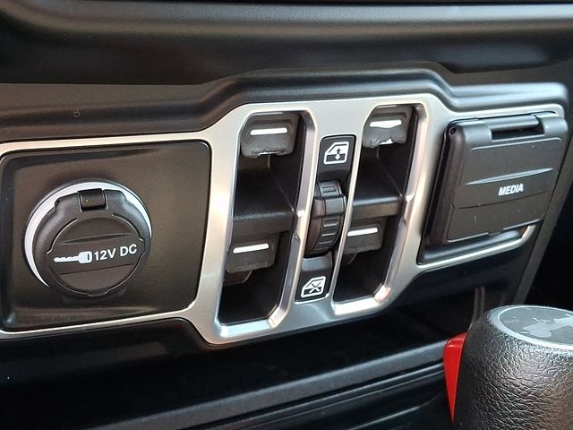 Thumbnail: 2022 Jeep Wrangler - 26