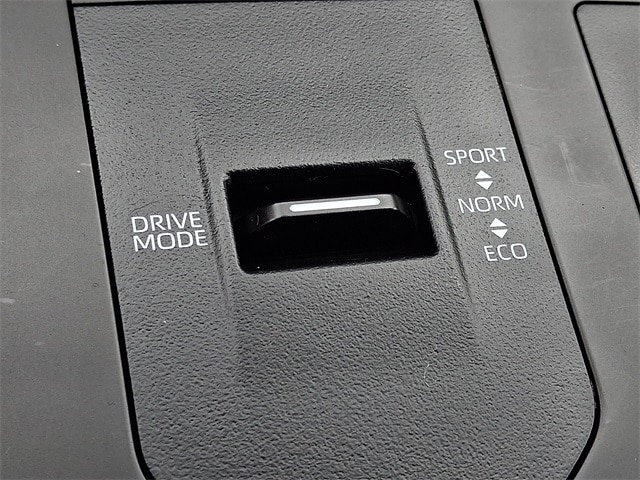 Thumbnail: 2023 Toyota Highlander - 24