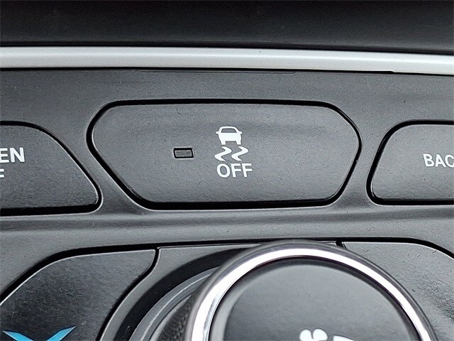 Thumbnail: 2015 Chrysler 200 - 23