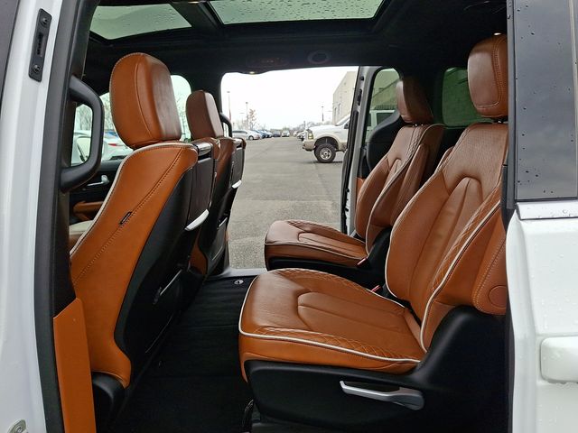 Thumbnail: 2024 Chrysler Pacifica - 10