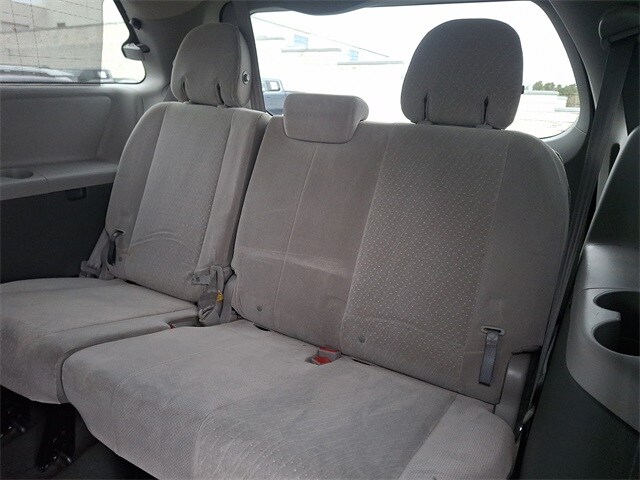 Thumbnail: 2017 Toyota Sienna - 11