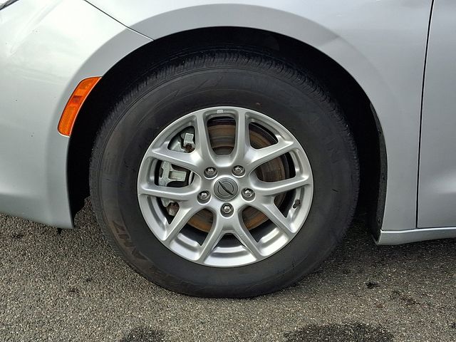 Thumbnail: 2023 Chrysler Voyager - 8