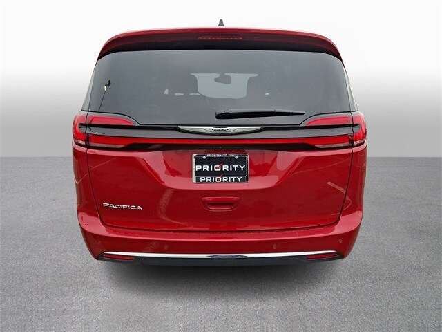 Thumbnail: 2025 Chrysler Pacifica - 5