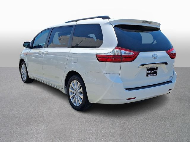 Thumbnail: 2017 Toyota Sienna - 6