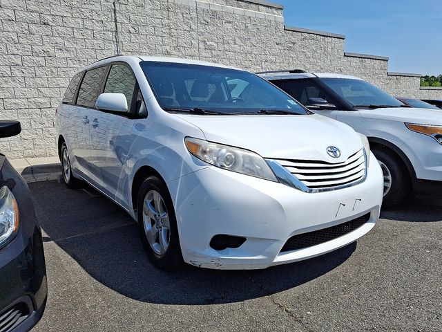 Thumbnail: 2017 Toyota Sienna - 3