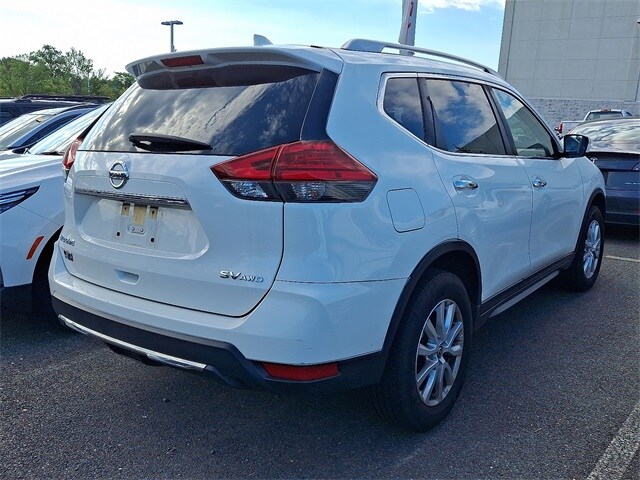 Thumbnail: 2017 Nissan Rogue - 6