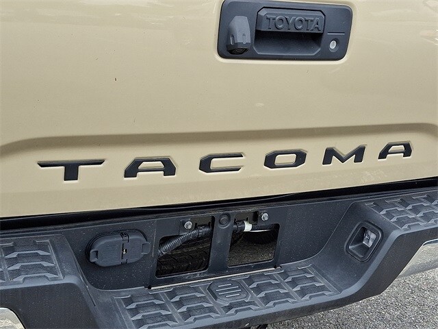 Thumbnail: 2018 Toyota Tacoma - 10