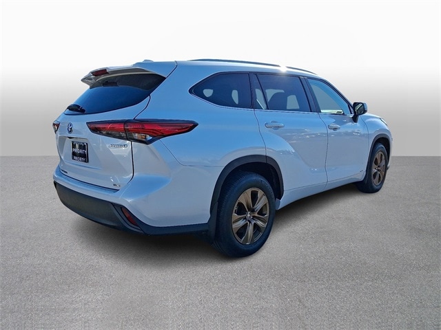 Thumbnail: 2023 Toyota Highlander - 4